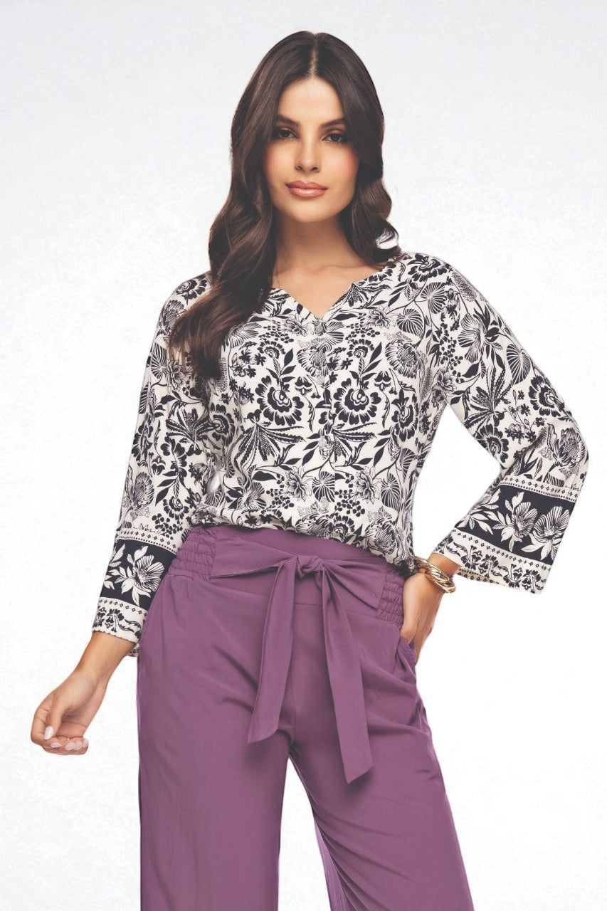 Blusa Estampada Floral en Blanco y Negro con Manga