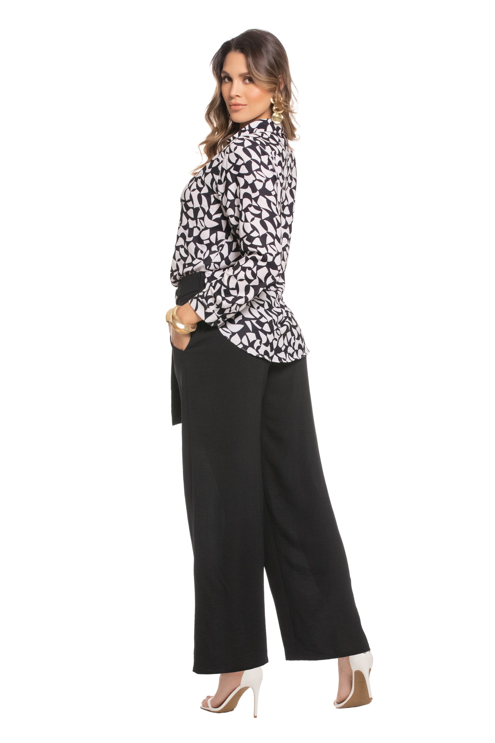 Pantalón Palazzo con Cinturón y Detalles Metálicos