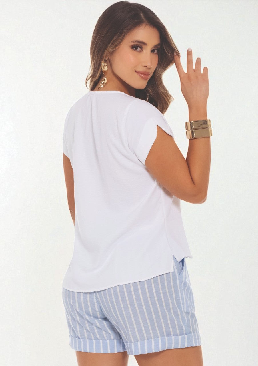 Blusa Blanca con Botones Frontales